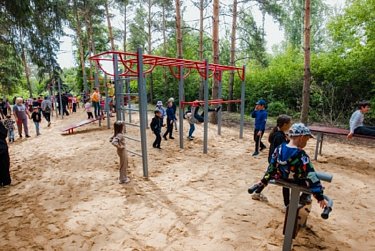 В Переволоцком районе появилась детская спортивная площадка